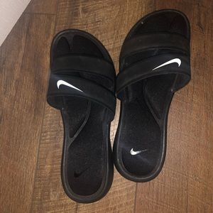 women’s nike sandals